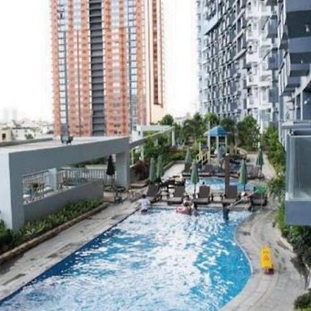 Great View With Balcony In Araneta Center Apartment มะนิลา ภายนอก รูปภาพ
